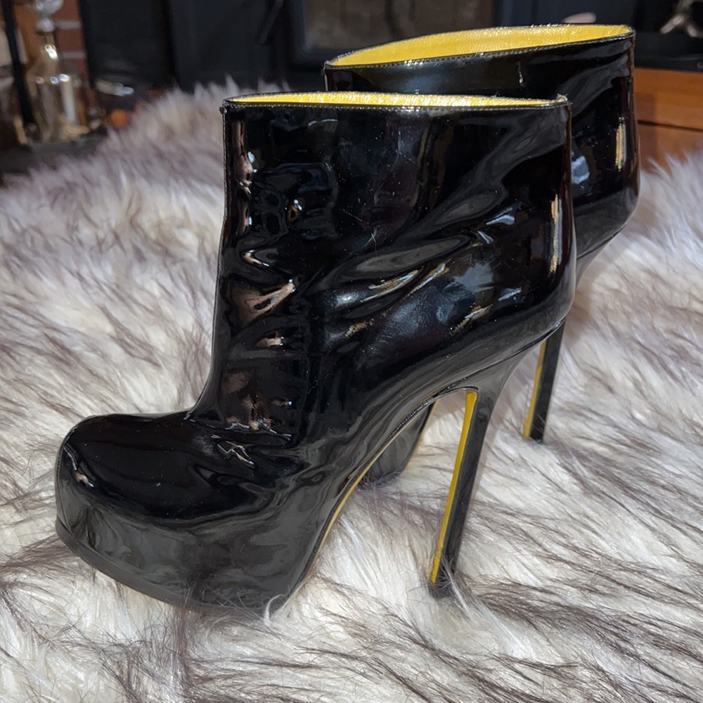 RARE 😍 YSL - Yves Saint Laurent patent leather platform booties 38
